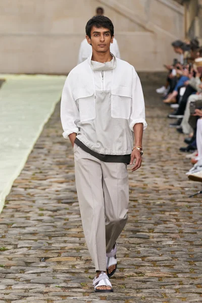 Look 3